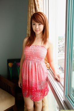 什么都没有穿的美女